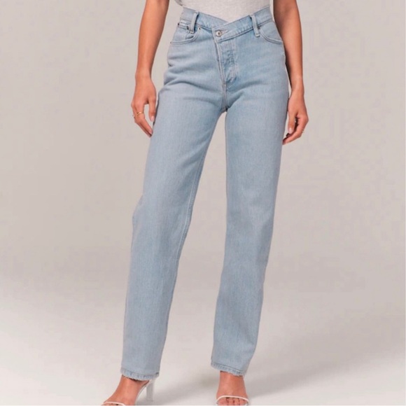 Abercrombie & Fitch Curve Love High Rise Dad Jeans - Picture 2 of 3